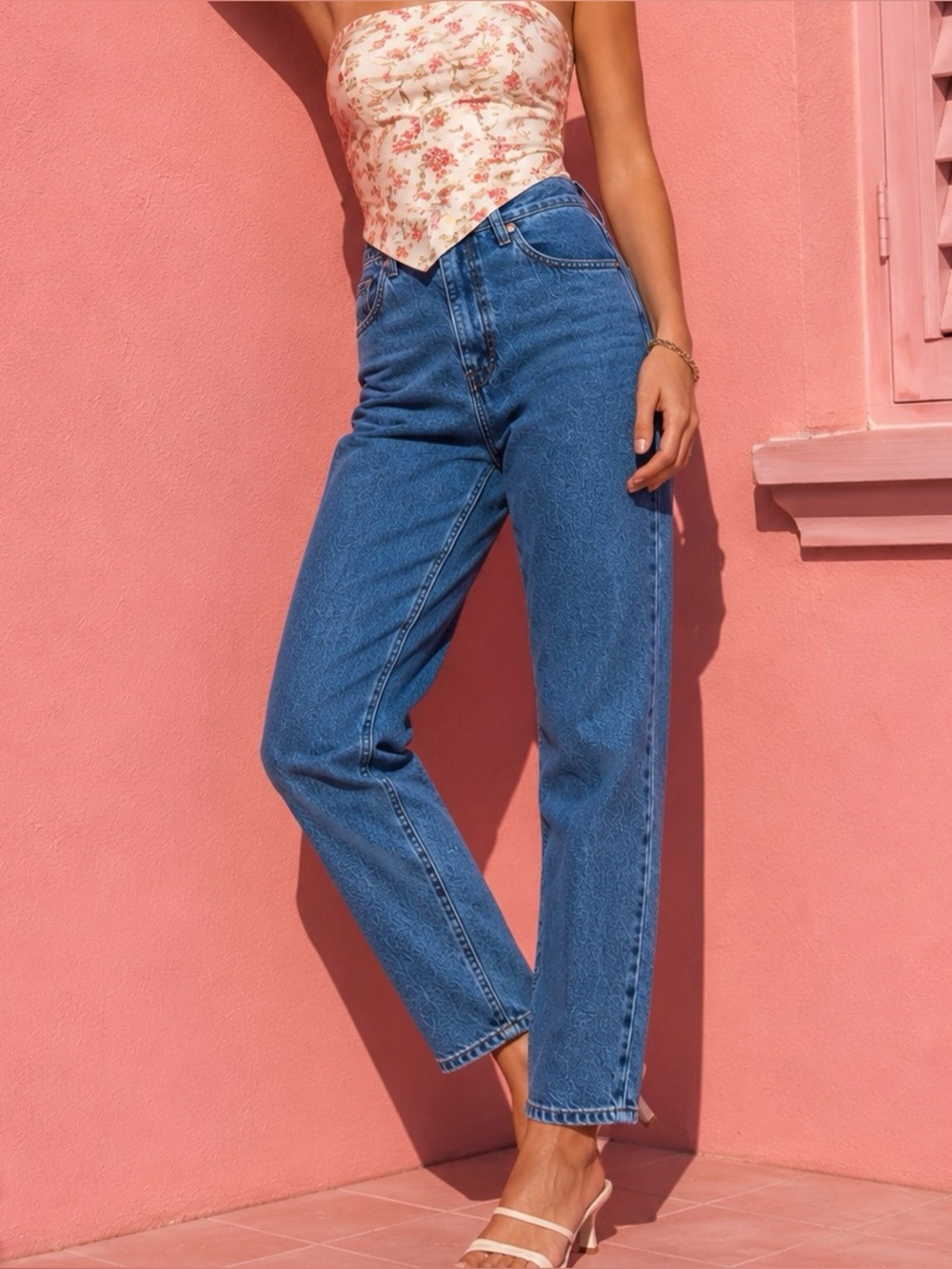 Levi’s Premium High Loose Taper Jeans – Size 23